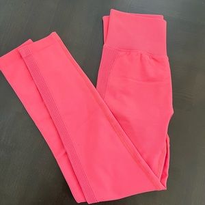 PCHEEBUM scrunch butt leggings in pink, size Medium.